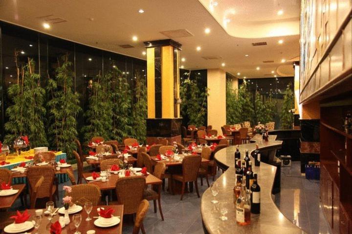 Hotel Oval Surabaya Exterior photo